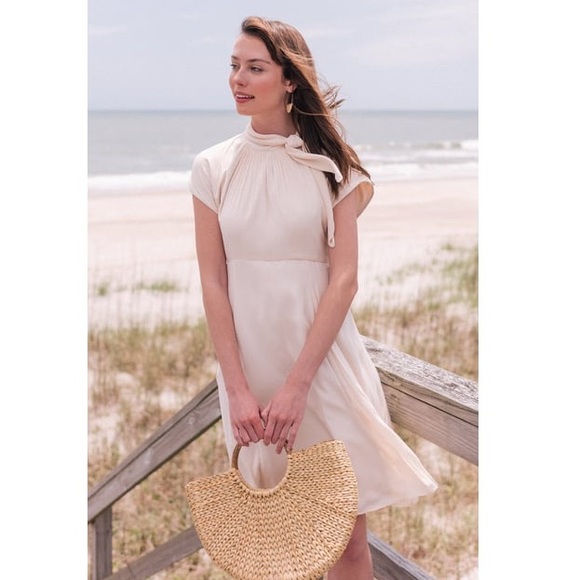 🌻Gal Meets Glam Aimee Neck Tie Trumpet Flare Dress🌻 - Picture 2 of 8